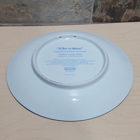 Schmid Hummel Mother's Day 1984 A Joy To Share Decorative Wall Hanging Plate - Picture 4 of 11